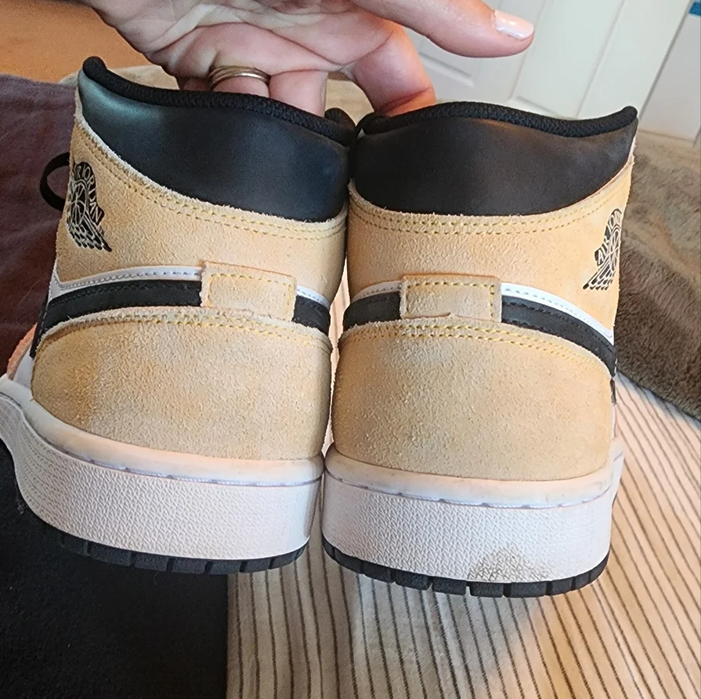 Nike Air Jordans Size 9.5 - Picture 5 of 6